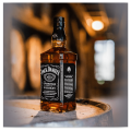 JACK DANIEL’S OLD NO.7 WHISKEY 0,7L + SZKLANKI / PUSZKA