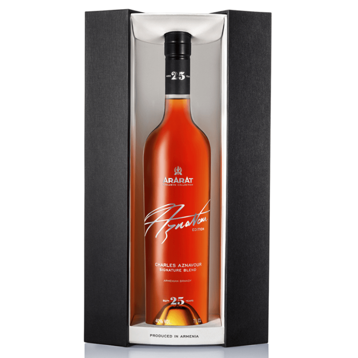 ARARAT 25YO CHARLES AZNAVOUR BRANDY 0,7L + OPAKOWANIE