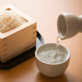 SAKE ZAKU GEN NO TOMO JUNMAI 0,75L IDEALNE NA POCZĄTEK PRZYGODY Z SAKE