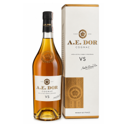 A. E. DOR VS SELECTION COGNAC 0,7L + KARTONIK – FRANCUSKA ELEGANCJA Z NUTAMI KWIATÓW, MIODU I SUSZONYCH MORELI