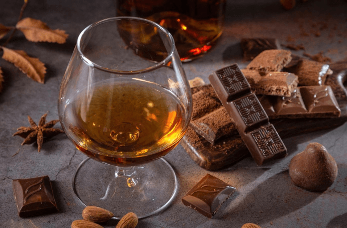 Ararat 25YO Charles Aznavour – brandy w kieliszku podczas degustacji